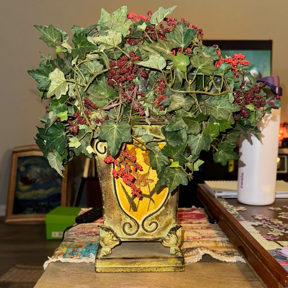 Decorative Green and Red Vintage Ivy Planter